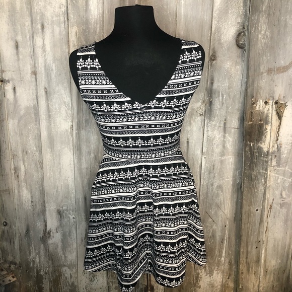 Patterned dress - Picture 3 of 4